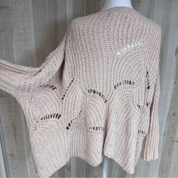 Oversized Chunky Knit Chenille Sweater Boho Size M with Cut-Outs - Picture 5 of 9